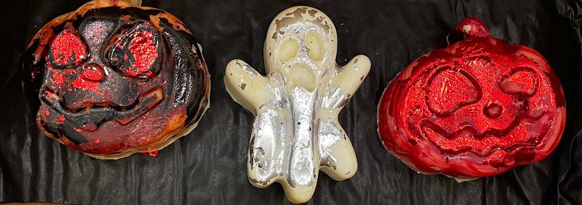 Box of three Chunky Halloween friends. Toasted marshmallows and a white chocolate ganache enrobed in white chocolate and edible coloured foil
